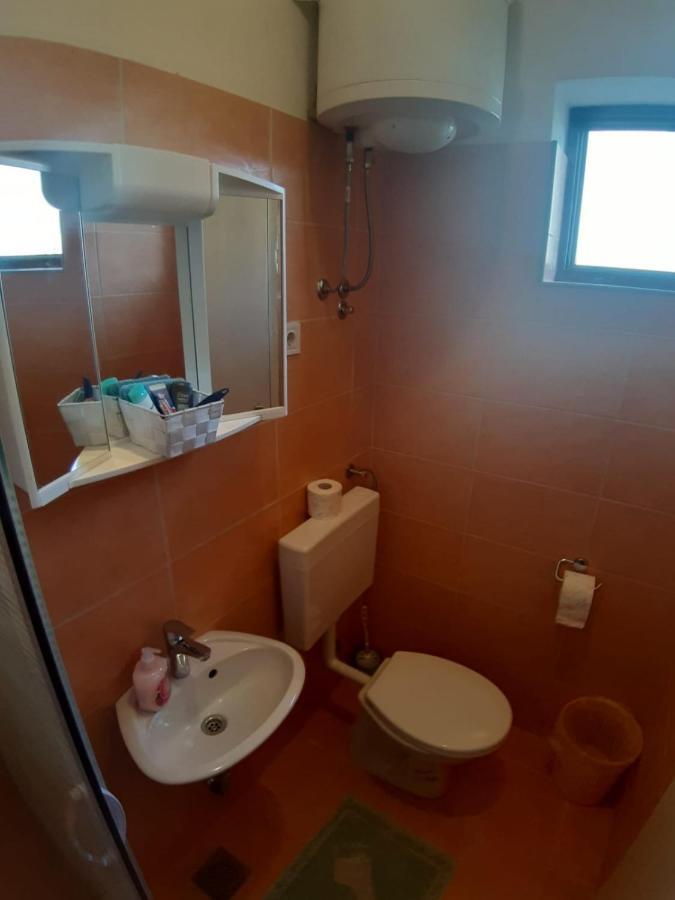 Apartmani Milka Pakoštane Eksteriør bilde